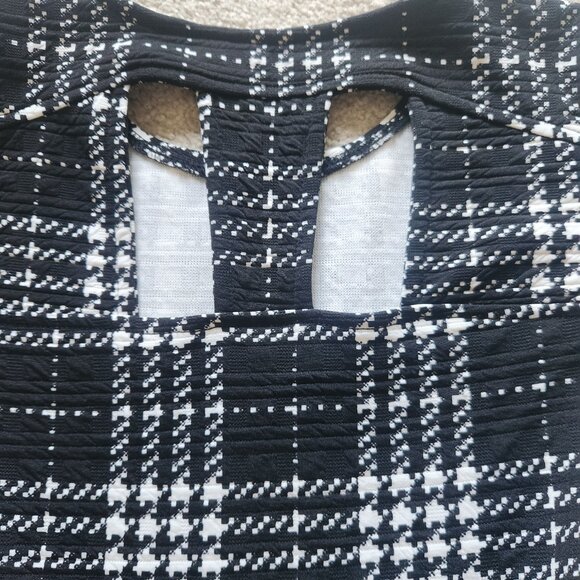 🎄 Buffalo Plaid Holiday Dress – Girls Size Large (10/12) – Beautiful Condition! - Picture 4 of 5